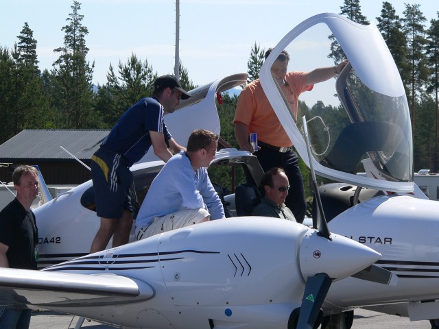 Diamond DA-42 Twin Star kom p� bes�k fra Sverige