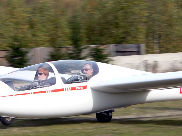 Sjekk f�r solo for Timo Bakken. Instrukt�r Jon Vedum i baksetet.