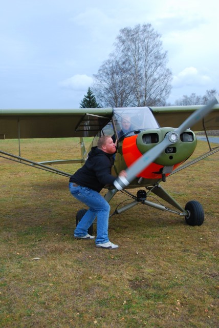 Cuben m� h�ndstartes, Per Olav p� jobben