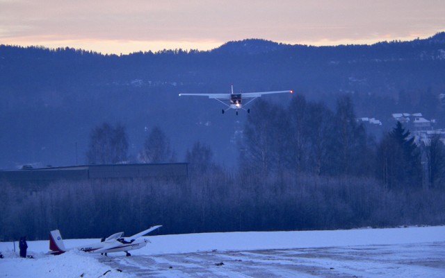 LN-ASF p� kort finale. LN-GAW venter