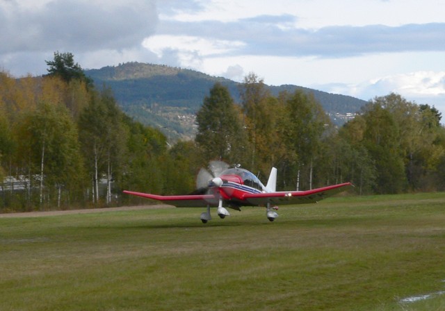 Kjell �pstad tar av med LN-DFK p� bane 28