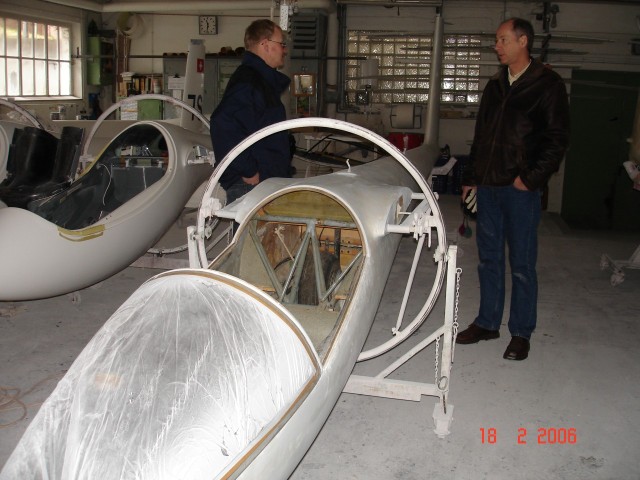 Ulrik Kremer og �yvind Moe ved klenodiet - den f�rste ASW 12