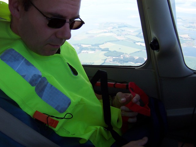 P� med vest f�r sj�kryssing